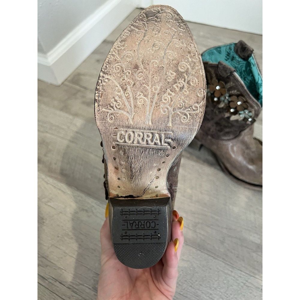 Corral Embellished Embroider Floral Flowers Western Cowboy Boot Women's size 8.5 - Picture 8 of 11